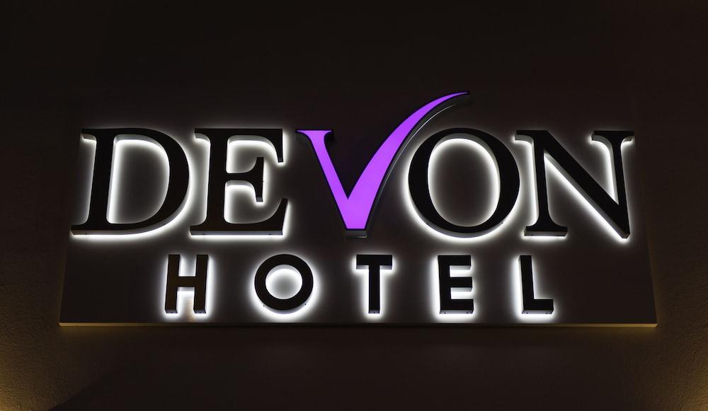 The Devon 3*
